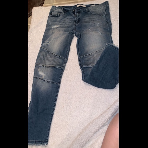 Clothes - Picture 4 of 8